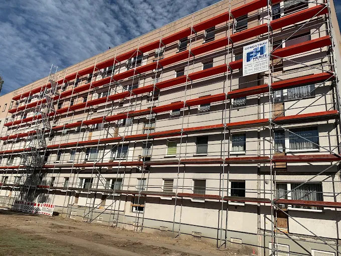 Eingerüstete Wohnhausfassade in Stendal